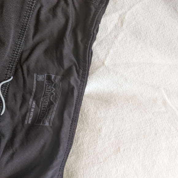 Patagonia black medium shirts - Picture 2 of 3